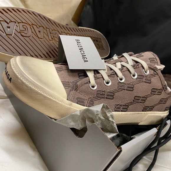 Balanciaga Paris men’s us 11 bb monogrammed low top